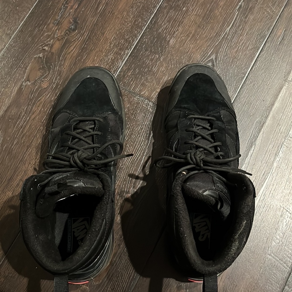 Vans MTE sneaker books
